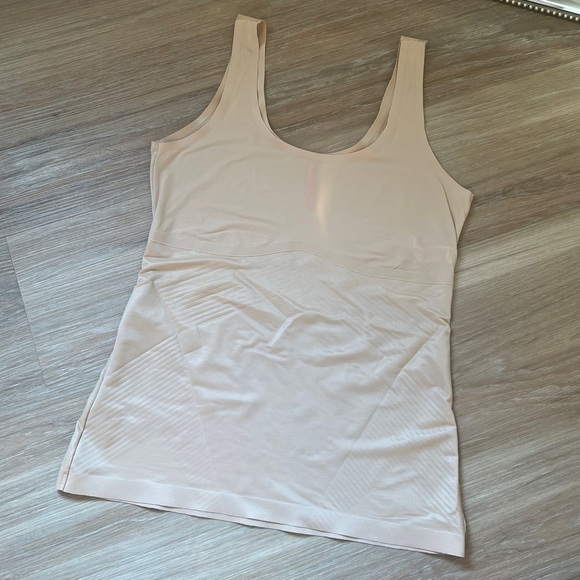 SPANX spanxshape invisible Tank size M shape wear compression top shirt - Picture 5 of 8